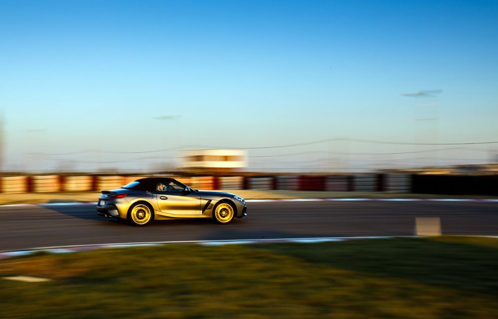 Prim contact cu noile BMW Seria 3 și Z4: test de îndemânare cu sedanul 330i și tururi de circuit cu roadsterul bavarez - Poza 47