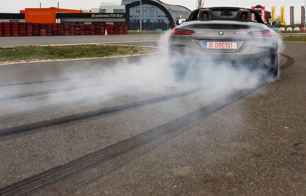 Prim contact cu noile BMW Seria 3 și Z4: test de îndemânare cu sedanul 330i și tururi de circuit cu roadsterul bavarez - Poza 55