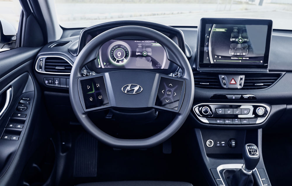 Hyundai dezvoltă prototipul unui cockpit digital: sud-coreenii vor să integreze două ecrane pe volan - Poza 4