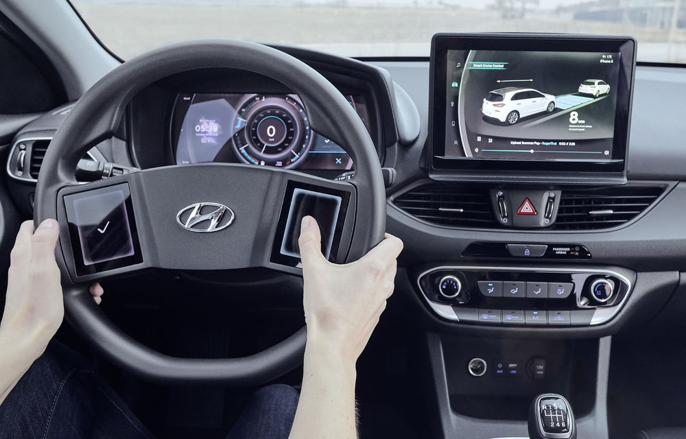 Hyundai dezvoltă prototipul unui cockpit digital: sud-coreenii vor să integreze două ecrane pe volan - Poza 1