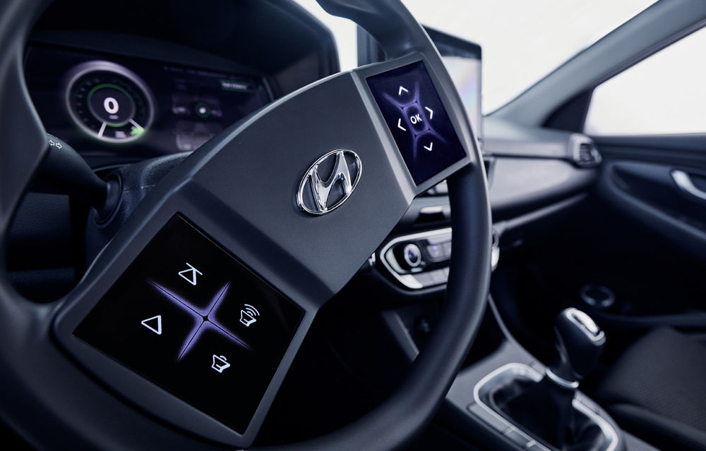 Hyundai dezvoltă prototipul unui cockpit digital: sud-coreenii vor să integreze două ecrane pe volan - Poza 5