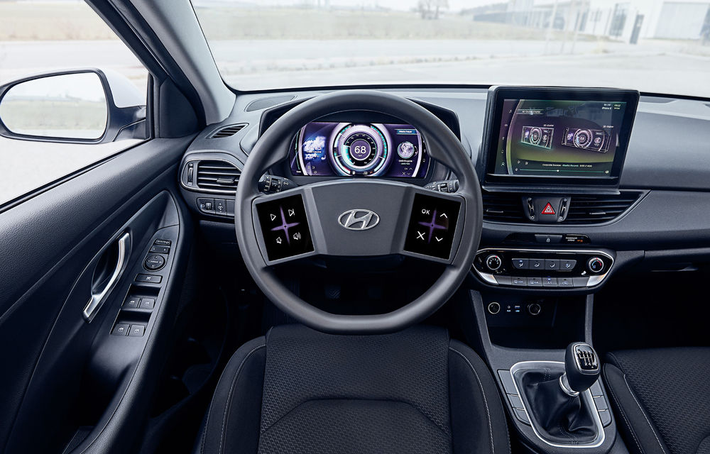 Hyundai dezvoltă prototipul unui cockpit digital: sud-coreenii vor să integreze două ecrane pe volan - Poza 2