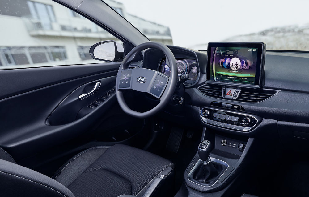 Hyundai dezvoltă prototipul unui cockpit digital: sud-coreenii vor să integreze două ecrane pe volan - Poza 3
