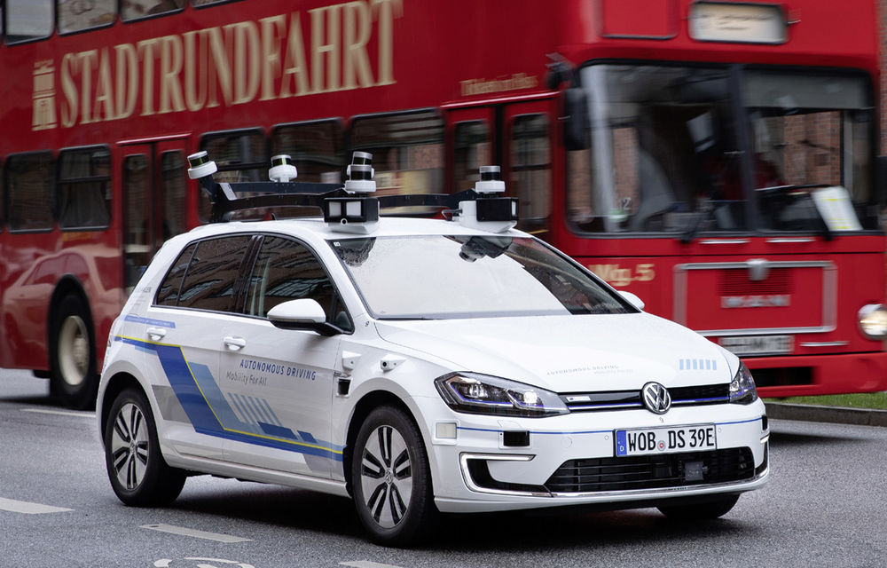 Volkswagen a început testele cu mașini autonome: cinci unități e-Golf folosesc un traseu de 3 kilometri din Hamburg - Poza 2