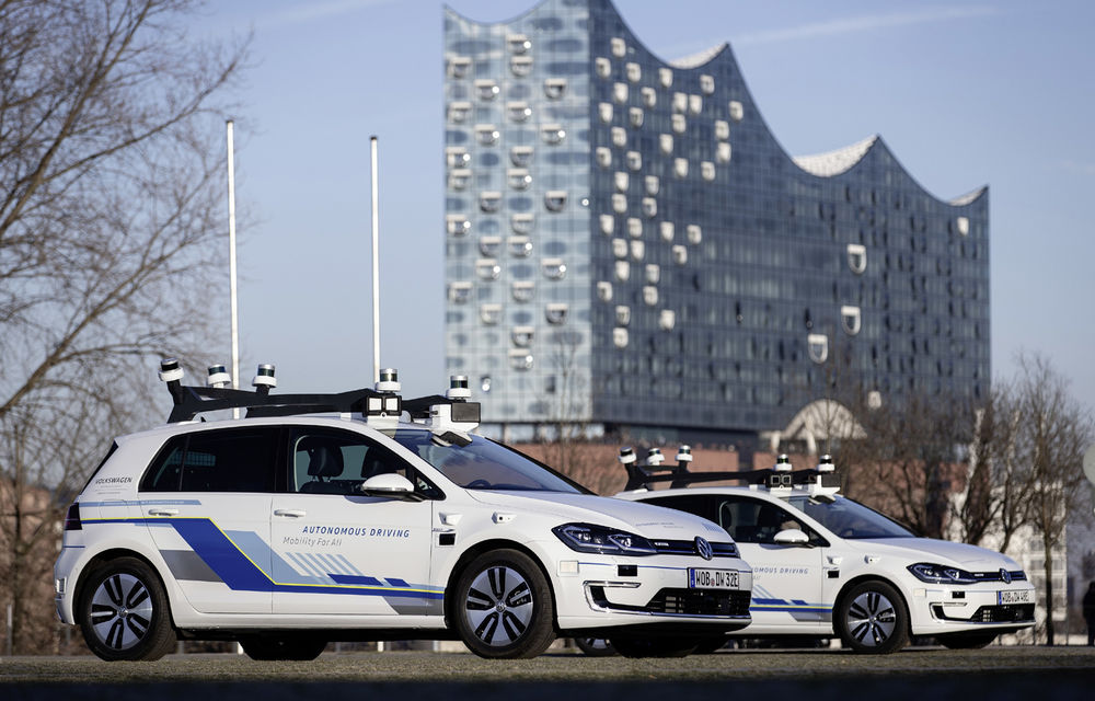 Volkswagen a început testele cu mașini autonome: cinci unități e-Golf folosesc un traseu de 3 kilometri din Hamburg - Poza 3