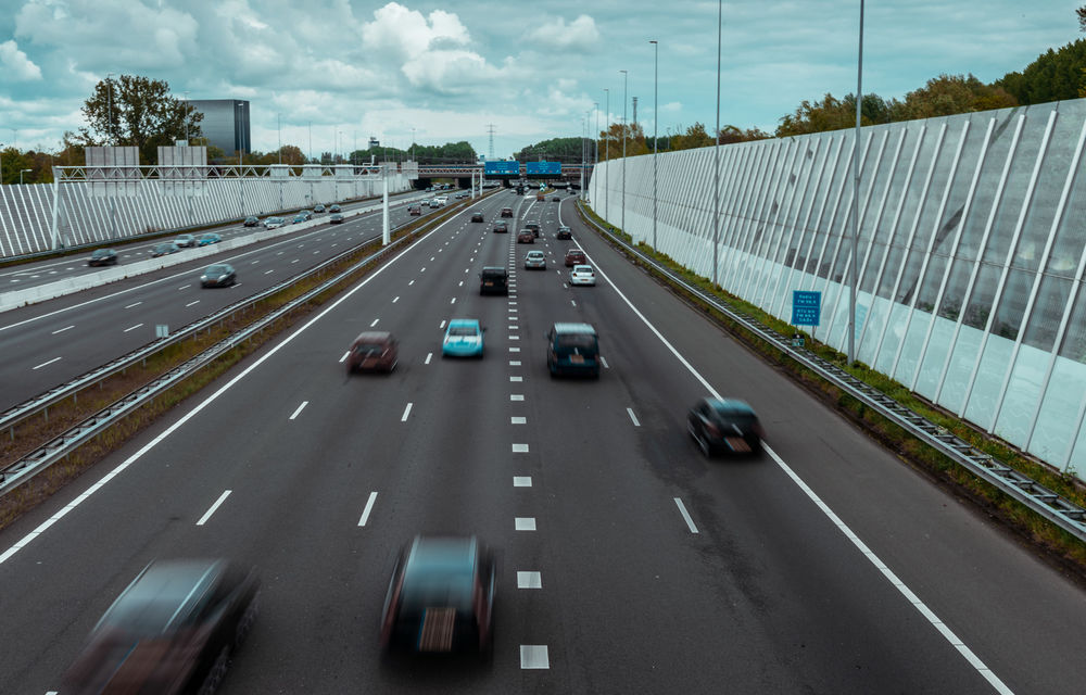 Amsterdam va interzice circulația mașinilor diesel și pe benzină din 2030: &quot;Speranța de viață va crește cu un an&quot; - Poza 1