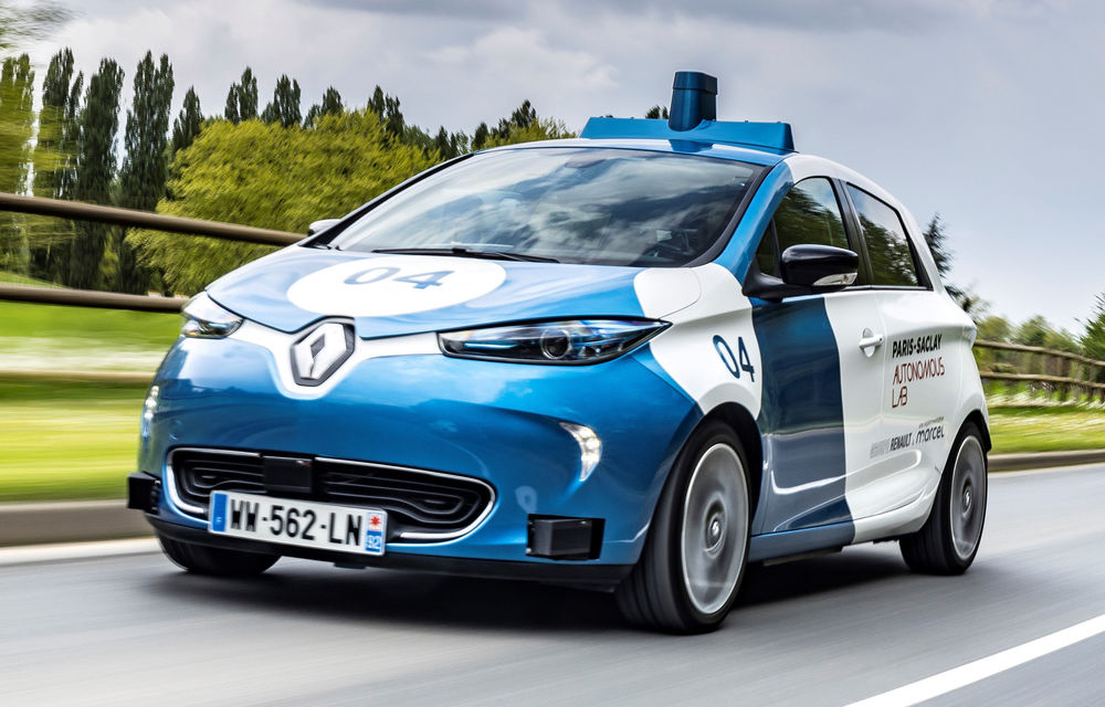 Renault lansează un experiment pentru un sistem de transport cu vehicule autonome: trei unități Zoe și un autobuz lângă Paris - Poza 2