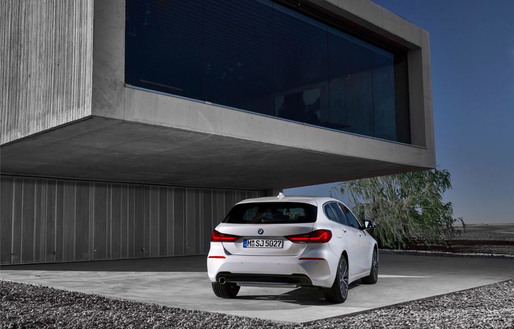 Noua generație BMW Seria 1, imagini și detalii oficiale: platformă nouă cu roți motrice față, mai mult spațiu pentru pasageri și tehnologii moderne - Poza 40