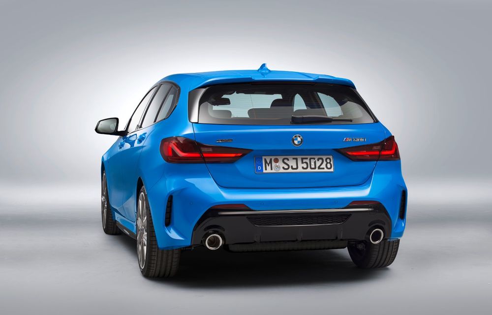 Noua generație BMW Seria 1, imagini și detalii oficiale: platformă nouă cu roți motrice față, mai mult spațiu pentru pasageri și tehnologii moderne - Poza 24