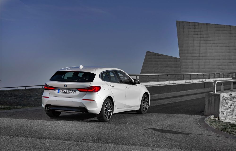 Noua generație BMW Seria 1, imagini și detalii oficiale: platformă nouă cu roți motrice față, mai mult spațiu pentru pasageri și tehnologii moderne - Poza 45