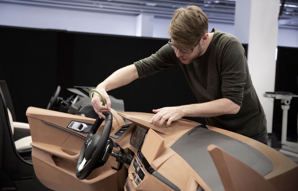 Noua generație BMW Seria 1, imagini și detalii oficiale: platformă nouă cu roți motrice față, mai mult spațiu pentru pasageri și tehnologii moderne - Poza 116