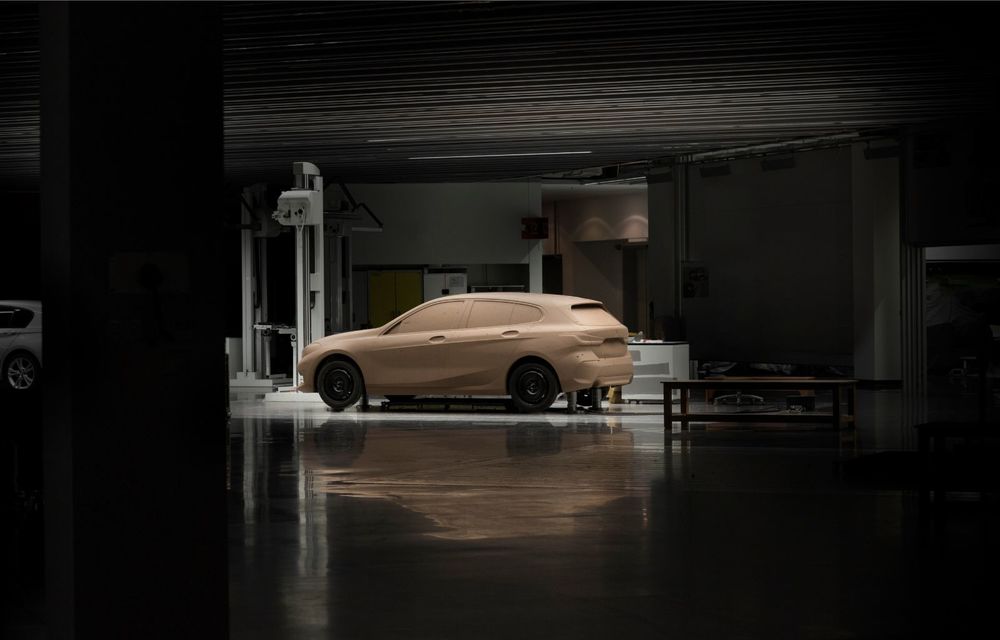 Noua generație BMW Seria 1, imagini și detalii oficiale: platformă nouă cu roți motrice față, mai mult spațiu pentru pasageri și tehnologii moderne - Poza 112