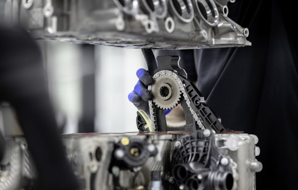Mercedes-AMG prezintă cel mai puternic motor cu 4 cilindri din istorie: 2.0 litri și 421 de cai putere - Poza 3