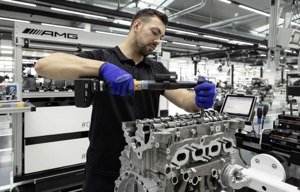 Mercedes-AMG prezintă cel mai puternic motor cu 4 cilindri din istorie: 2.0 litri și 421 de cai putere - Poza 5