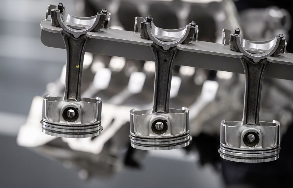 VIDEO: Cum se fabrică noua &quot;bestie&quot; dezvoltată de Mercedes-AMG, motorul 2.0 Turbo de 421 CP - Poza 3