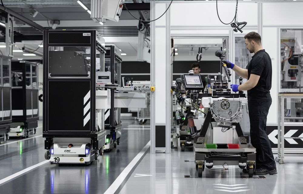VIDEO: Cum se fabrică noua &quot;bestie&quot; dezvoltată de Mercedes-AMG, motorul 2.0 Turbo de 421 CP - Poza 7