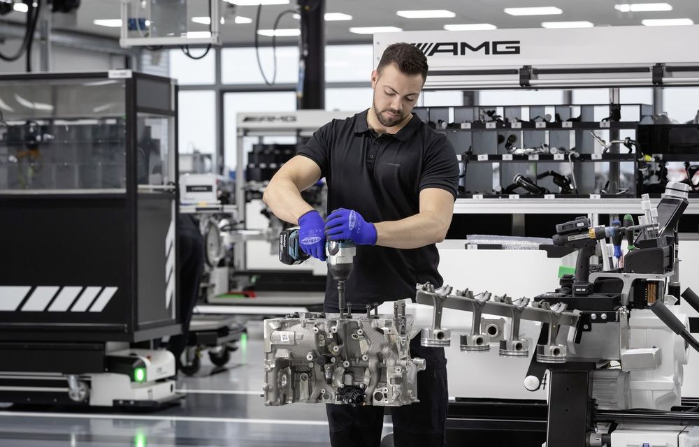 VIDEO: Cum se fabrică noua &quot;bestie&quot; dezvoltată de Mercedes-AMG, motorul 2.0 Turbo de 421 CP - Poza 13
