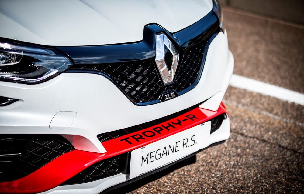 Informații noi despre Renault Megane RS Trophy-R: transmisie manuală cu șase trepte și 0-100 km/h în 5.4 secunde - Poza 20