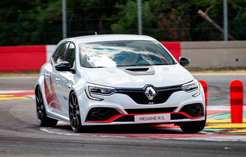 Informații noi despre Renault Megane RS Trophy-R: transmisie manuală cu șase trepte și 0-100 km/h în 5.4 secunde - Poza 1