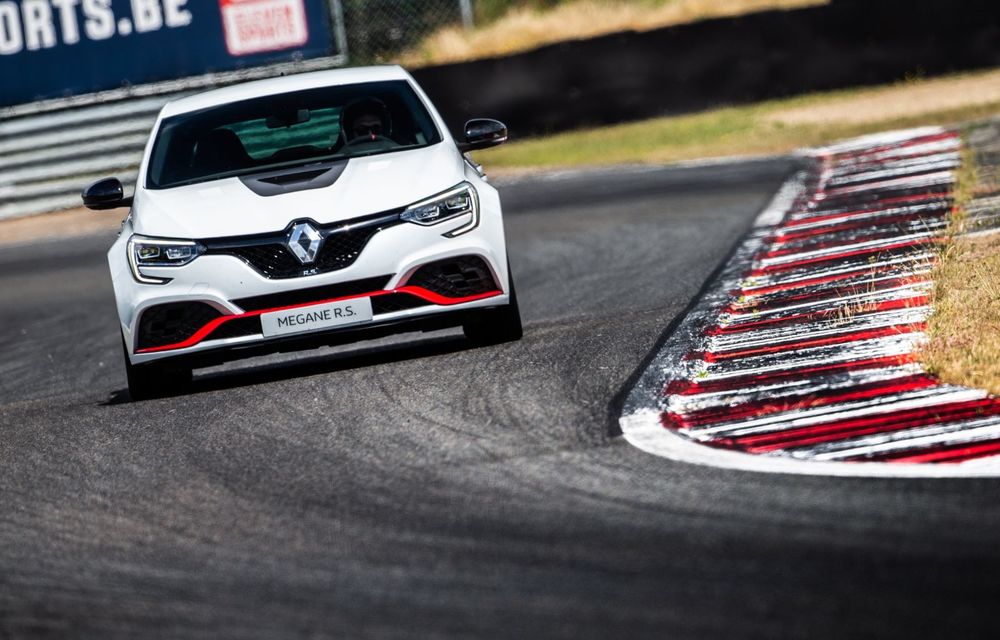 Informații noi despre Renault Megane RS Trophy-R: transmisie manuală cu șase trepte și 0-100 km/h în 5.4 secunde - Poza 6