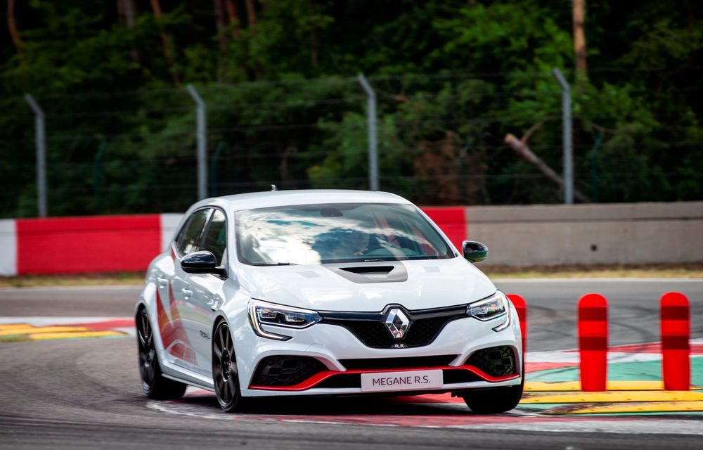 Informații noi despre Renault Megane RS Trophy-R: transmisie manuală cu șase trepte și 0-100 km/h în 5.4 secunde - Poza 8
