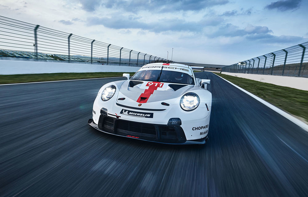 Îmbunătățiri pentru versiunea de circuit Porsche 911 RSR: motor boxer de 4.2 litri amplasat central și până la 515 CP - Poza 1
