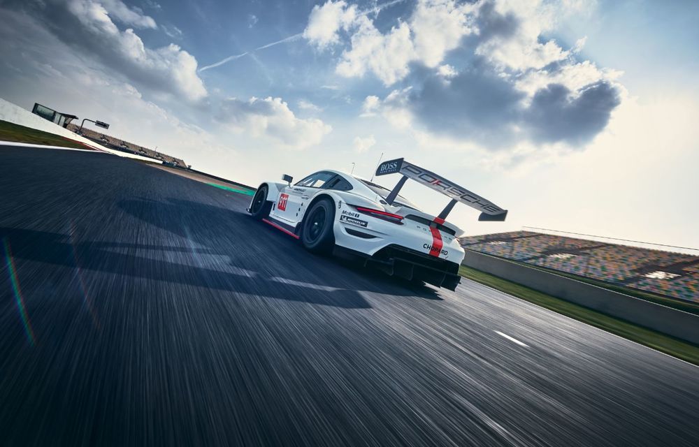 Îmbunătățiri pentru versiunea de circuit Porsche 911 RSR: motor boxer de 4.2 litri amplasat central și până la 515 CP - Poza 9