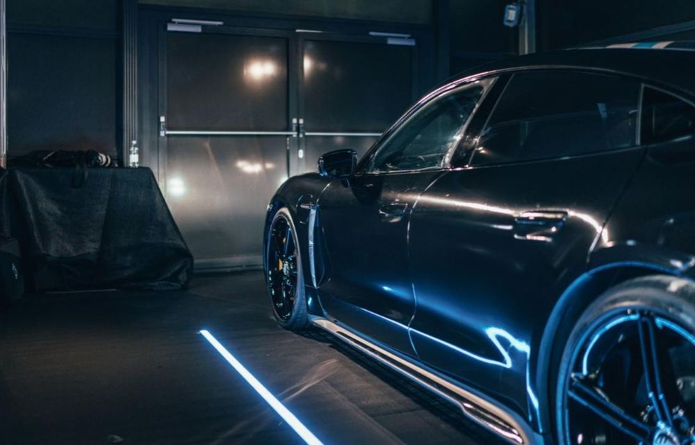 Imagini noi cu prototipul viitorului Porsche Taycan: vehiculul electric a fost pilotat de Mark Webber la Goodwood - Poza 8