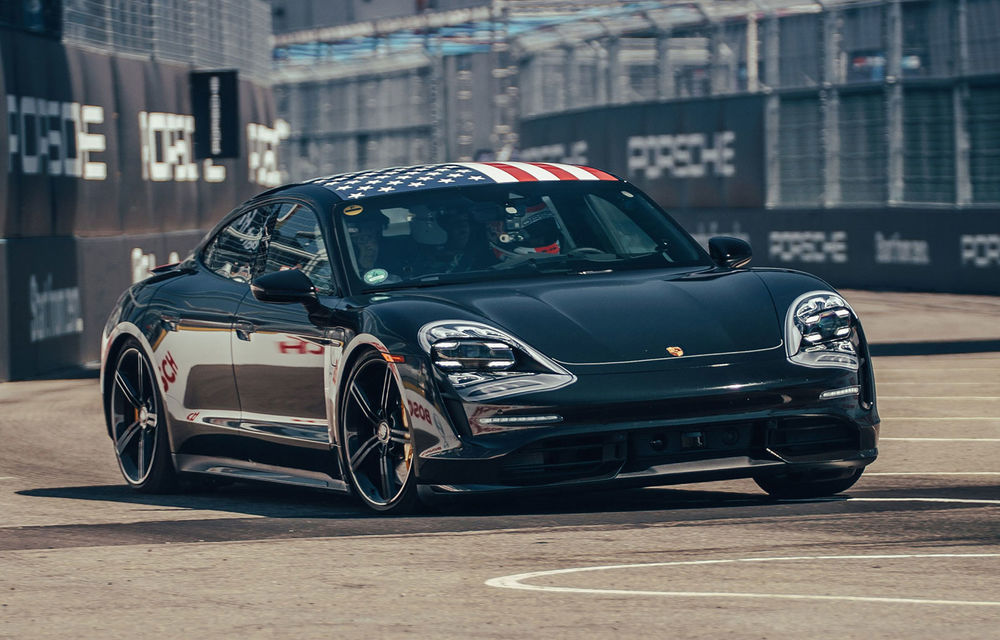 Porsche Taycan a primit 30.000 de pre-comenzi: sportiva electrică va fi prezentată în 4 septembrie - Poza 1