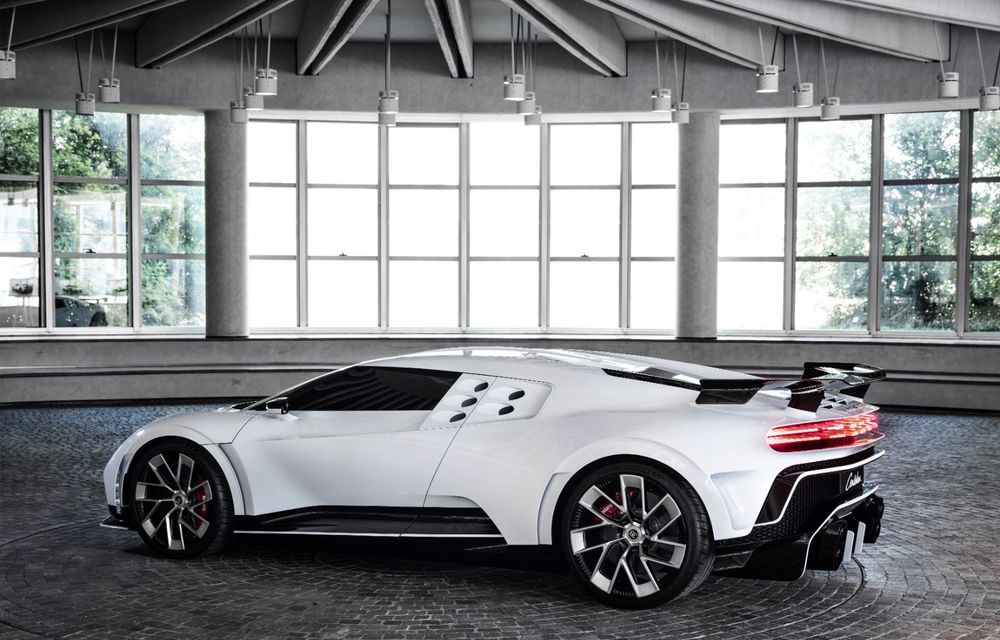 Bugatti a prezentat noul Centodieci: modelul special inspirat de legendarul EB110 va fi produs în 10 unități și va avea un preț de pornire de 8 milioane de euro - Poza 5