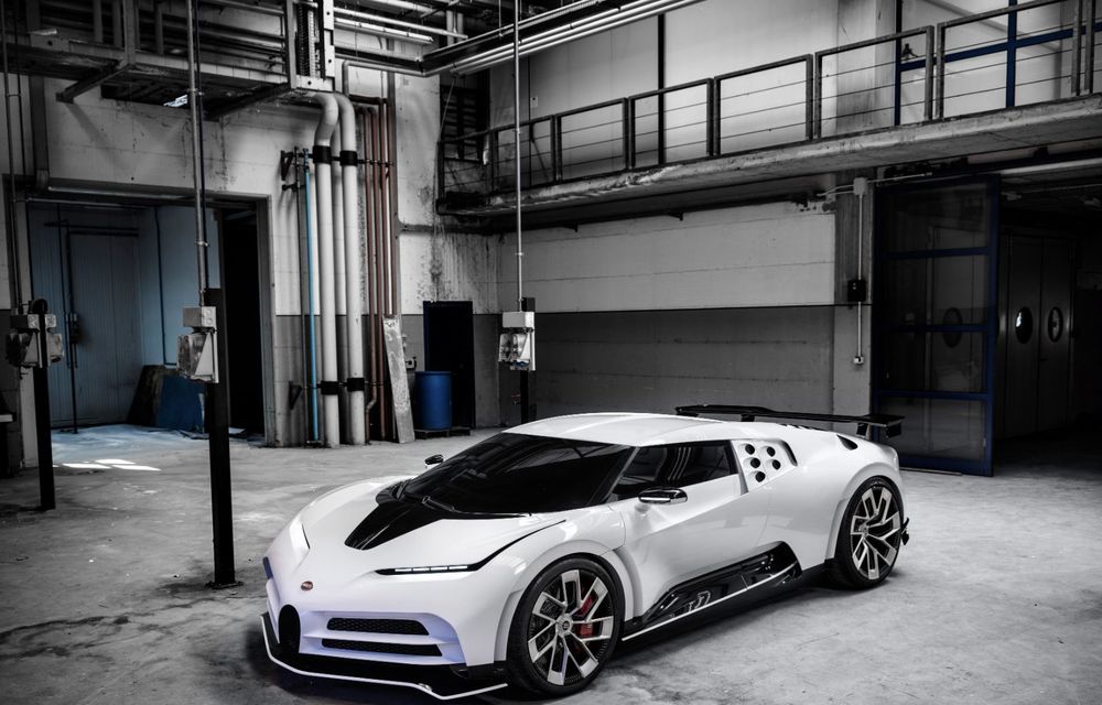 Bugatti a prezentat noul Centodieci: modelul special inspirat de legendarul EB110 va fi produs în 10 unități și va avea un preț de pornire de 8 milioane de euro - Poza 2