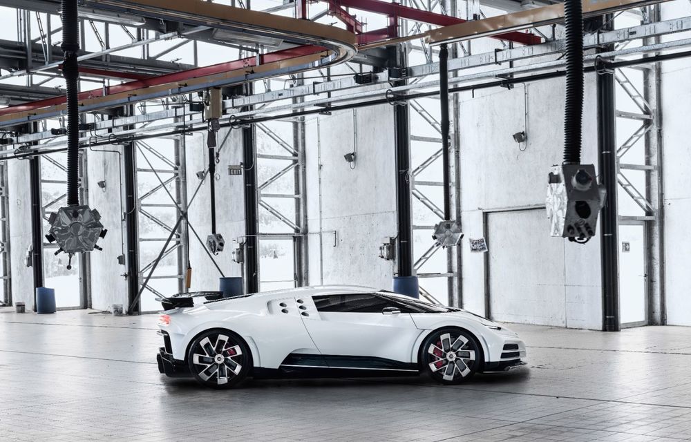 Bugatti a prezentat noul Centodieci: modelul special inspirat de legendarul EB110 va fi produs în 10 unități și va avea un preț de pornire de 8 milioane de euro - Poza 3