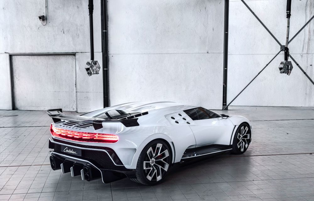 Bugatti a prezentat noul Centodieci: modelul special inspirat de legendarul EB110 va fi produs în 10 unități și va avea un preț de pornire de 8 milioane de euro - Poza 4