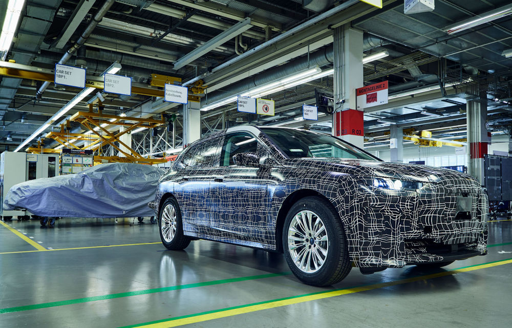 Noi imagini sub camuflaj cu BMW iNext: producția SUV-ului 100% electric va începe în 2021 - Poza 1