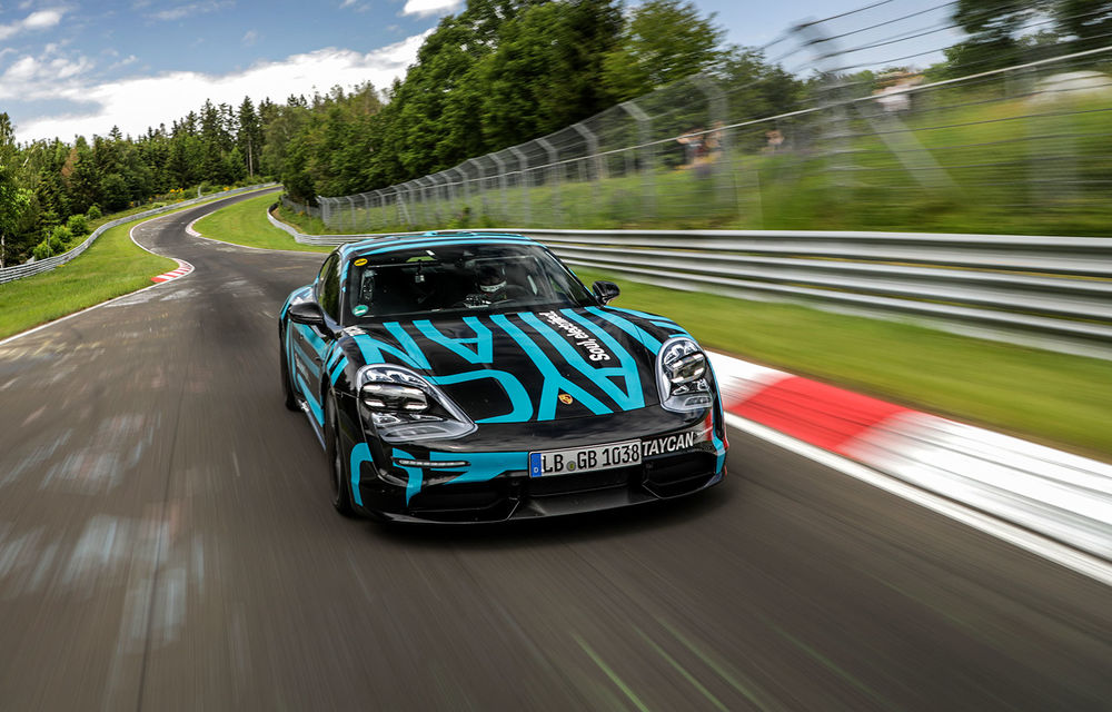 Porsche Taycan a devenit cel mai rapid sedan electric de pe Nurburgring: un exemplar de pre-serie a parcurs Iadul Verde în 7 minute și 42 de secunde - Poza 1