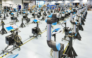 Ford introduce roboți colaborativi la uzina de la Craiova: aceștia preiau munca repetitivă de pe linia de asamblare a motoarelor