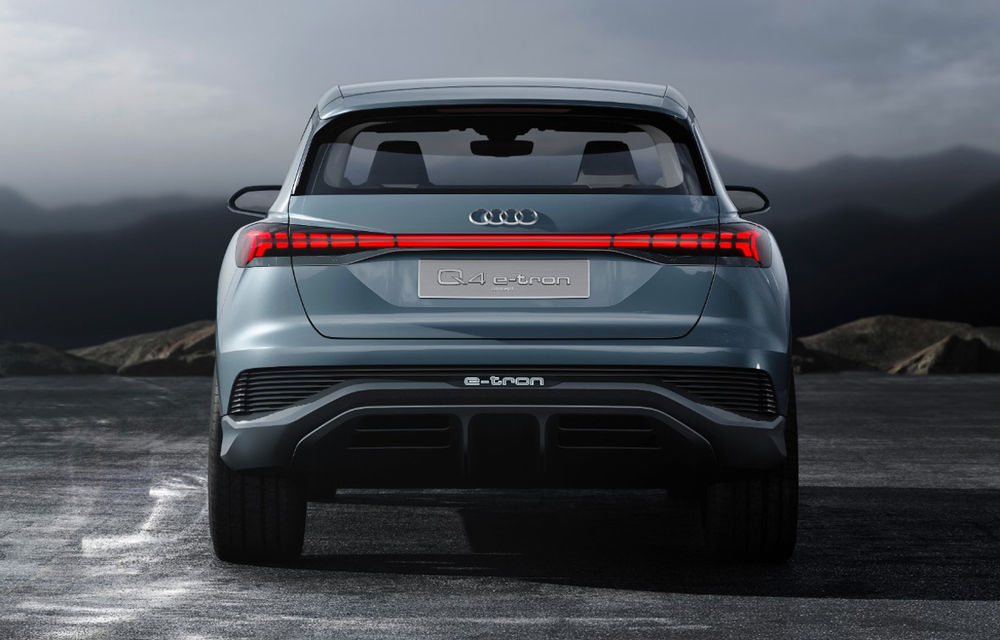 Mașinile Audi vor informa participanții la trafic de producerea unor incidente: simboluri sugestive vor fi afișate pe stopuri - Poza 1