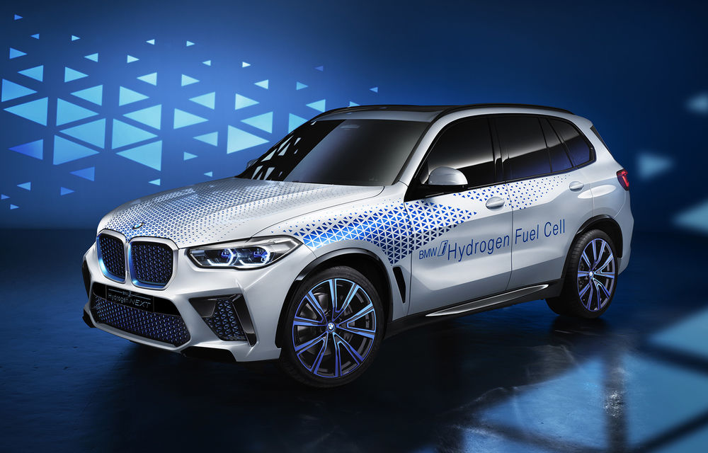 BMW prezintă la Frankfurt un X5 adaptat la pile de combustie pe hidrogen. Prototipul anunță un model în serie limitată programat pentru 2022 - Poza 1