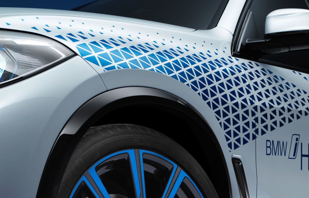 BMW prezintă la Frankfurt un X5 adaptat la pile de combustie pe hidrogen. Prototipul anunță un model în serie limitată programat pentru 2022 - Poza 5
