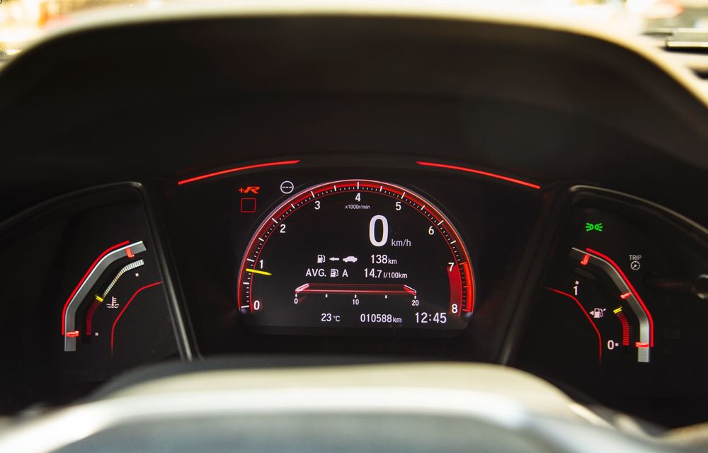 Două săptămâni în &quot;civil&quot; cu Honda Civic Type R: cum se comportă Hot Hatch-ul nipon în viața de zi cu zi - Poza 21
