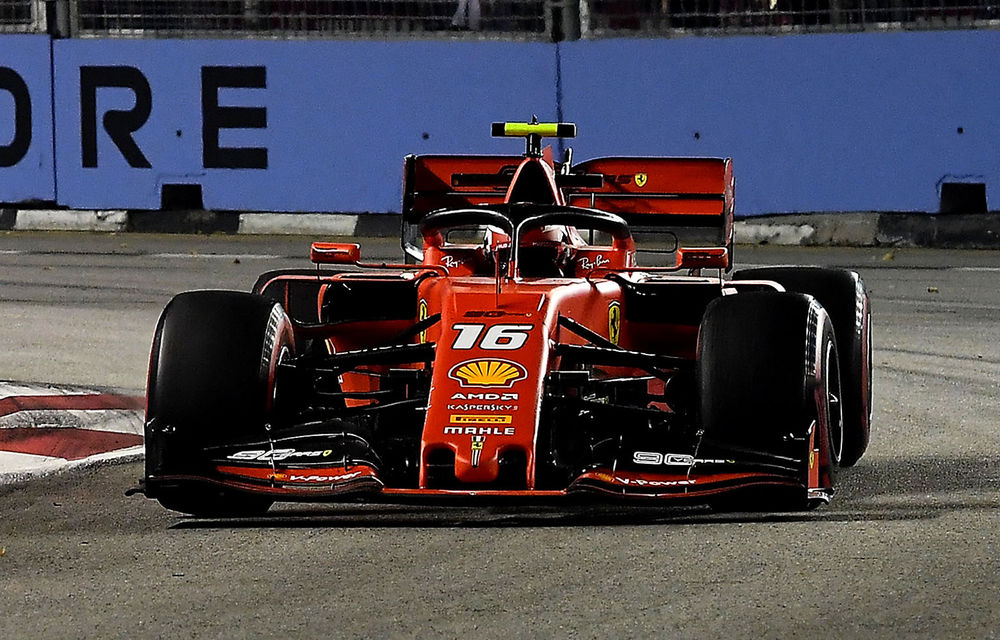 Leclerc, pole position în Singapore în fața lui Hamilton! Vettel și Verstappen, în a doua linie a grilei de start - Poza 1