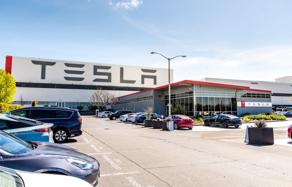 Tesla, aproape să înregistreze un record de livrări: 100.000 de unități într-un interval de 3 luni - Poza 1