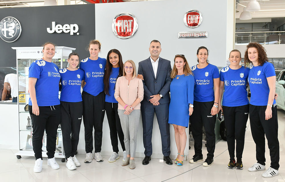 Fiat devine noul partener al clubului de handbal CSM București: jucătoarele au primit 8 unități Fiat 500 pentru o perioadă de 12 luni - Poza 4