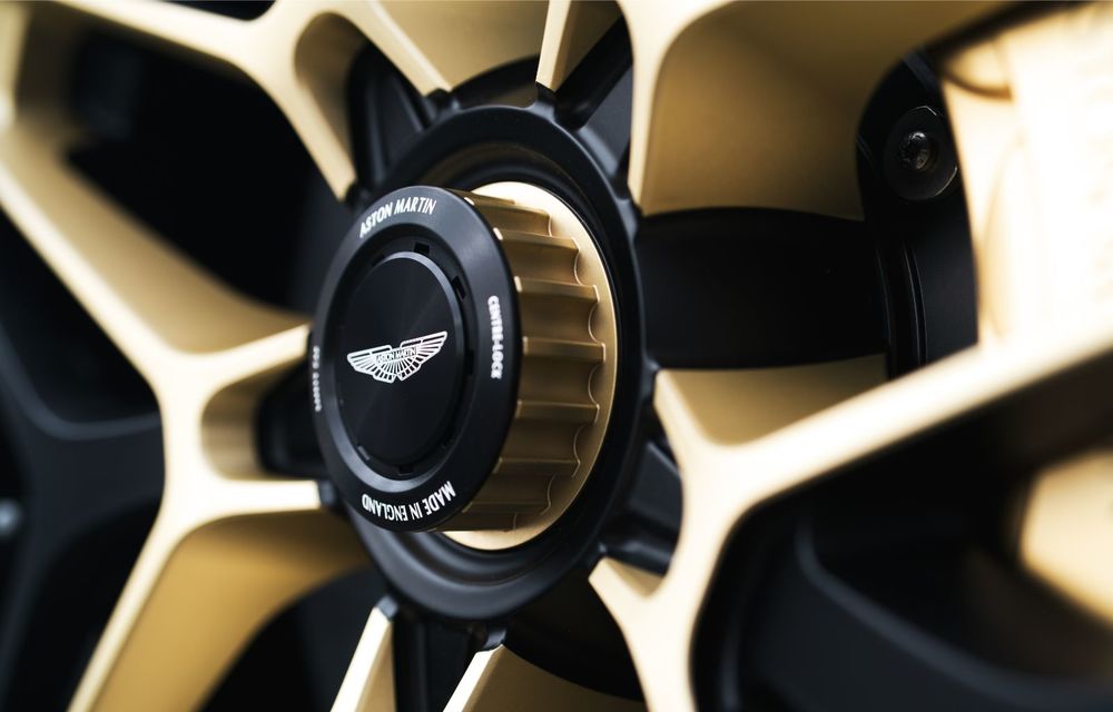 Aston Martin DBS GT Zagato: accesorii exterioare din aur, elemente interioare printate 3D și producție limitată la 19 unități - Poza 14