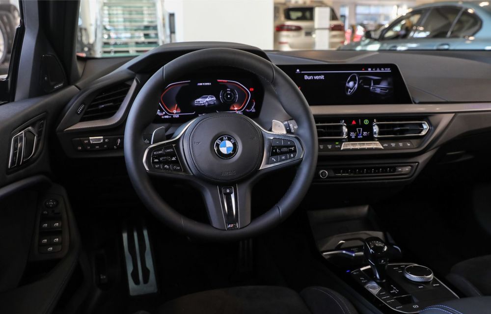 BMW a prezentat noul Seria 1 în România: interfață iDrive disponibilă în limba română și informații despre trafic în timp real. Preț de pornire de 27.600 de euro - Poza 22