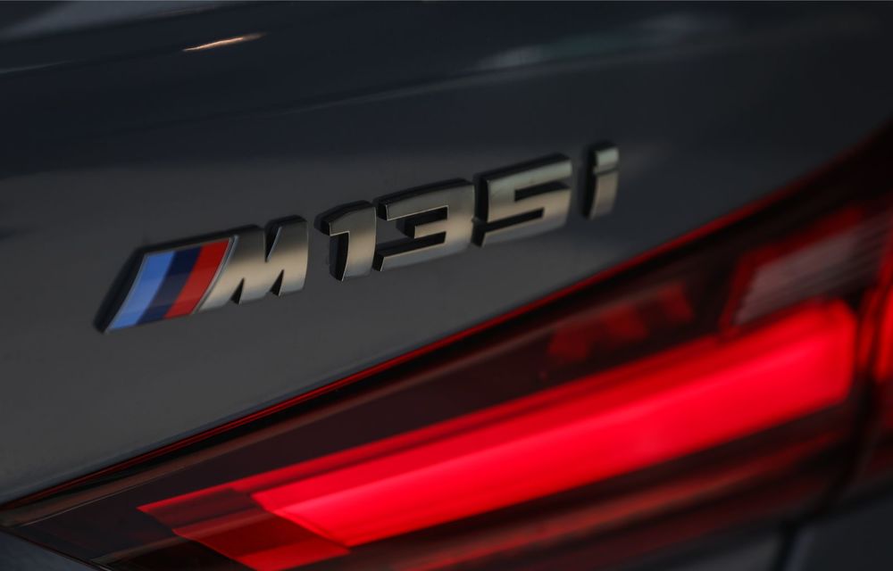 BMW a prezentat noul Seria 1 în România: interfață iDrive disponibilă în limba română și informații despre trafic în timp real. Preț de pornire de 27.600 de euro - Poza 15