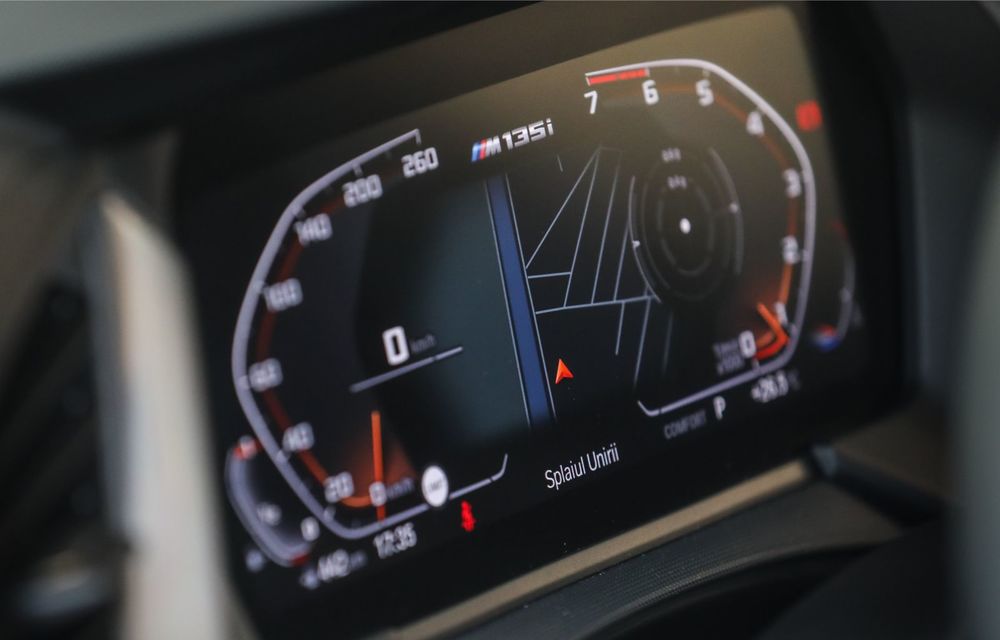 BMW a prezentat noul Seria 1 în România: interfață iDrive disponibilă în limba română și informații despre trafic în timp real. Preț de pornire de 27.600 de euro - Poza 42