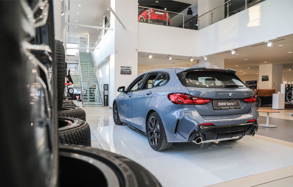 BMW a prezentat noul Seria 1 în România: interfață iDrive disponibilă în limba română și informații despre trafic în timp real. Preț de pornire de 27.600 de euro - Poza 5