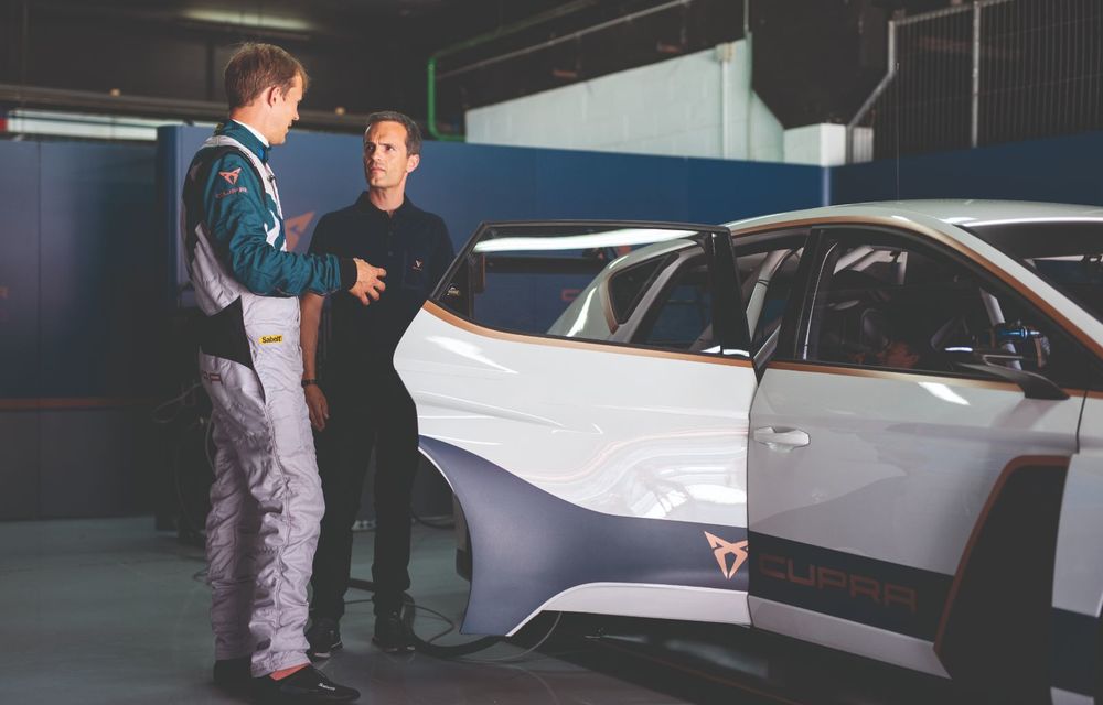 Cupra a demarat testele pe circuit cu modelul electric e-Racer: producătorul spaniol va concura în viitorul sezon ETCR - Poza 6