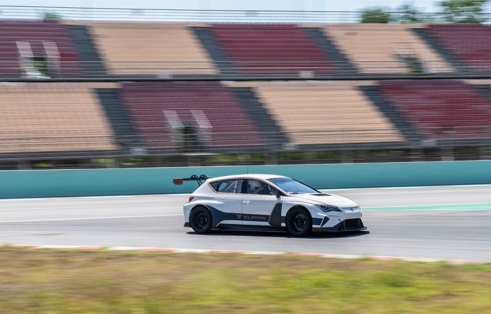 Cupra a demarat testele pe circuit cu modelul electric e-Racer: producătorul spaniol va concura în viitorul sezon ETCR - Poza 2